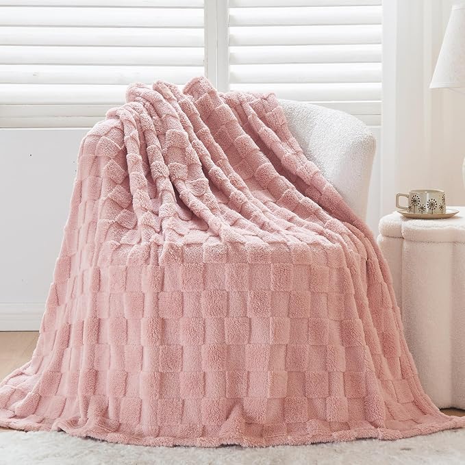 NEWCOSPLAY 3D Checkered Flannel Twin Blanket, Pink Checkered, 60"x80" | Super Soft Cute Lightweight Decorative Premium Silky Fleece Blanket for Couch Sofa Bed, Gift for Women Men, All Season Use