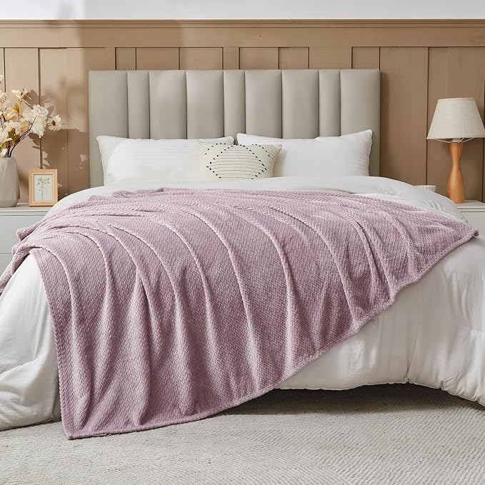NEWCOSPLAY Fleece Leaves Pattern Twin Blanket, Light Purple, 60"x80" | Super Soft Throw Blanket, Lightweight Cozy Bed Sofa Blanket, Premium Silky Flannel Fleece, Travel Blanket for All Season Use