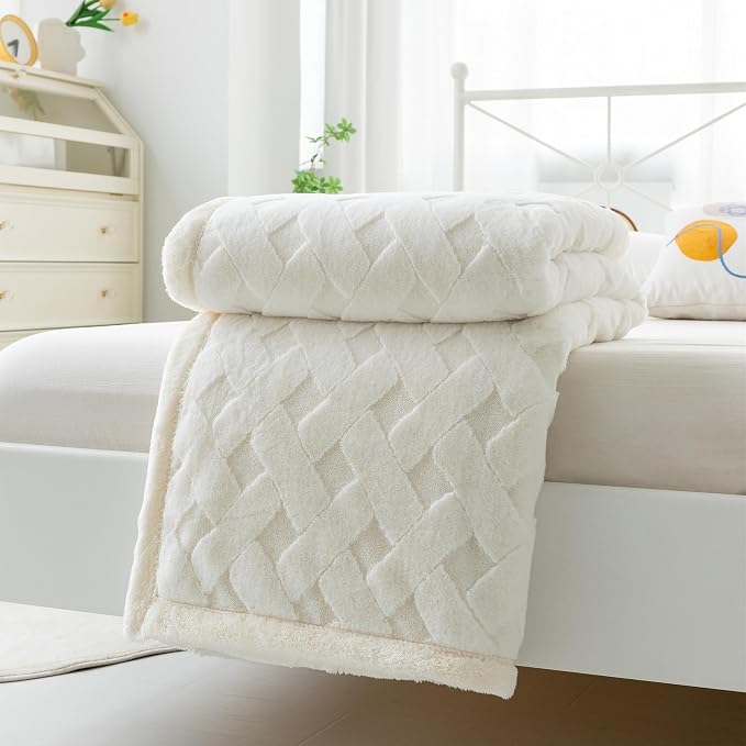 Faux Fur Throw Blanket 50 x 60 inch, 540 GSM Double Sided Outdoor Lap Throw, Soft Cozy Plaid Fleece Blankets for Couch Sofa Office Camping, Shaggy Plush Furry Camping Blanket for Women, White