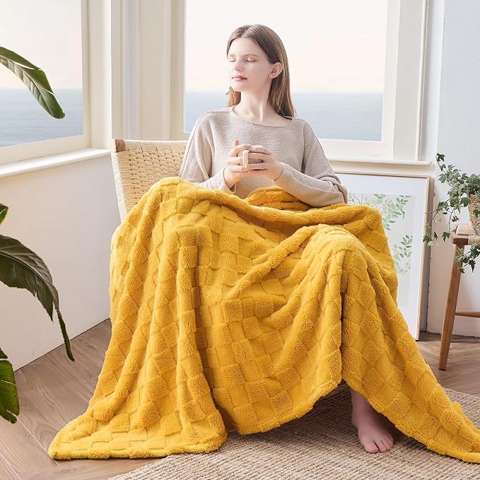 NEWCOSPLAY 3D Checkered Flannel King Blanket, Mustard Yellow, 90"x110" | Super Soft Cute Lightweight Decorative Premium Silky Fleece Blanket for Couch Sofa Bed, Gift for Women Men, All Season Use