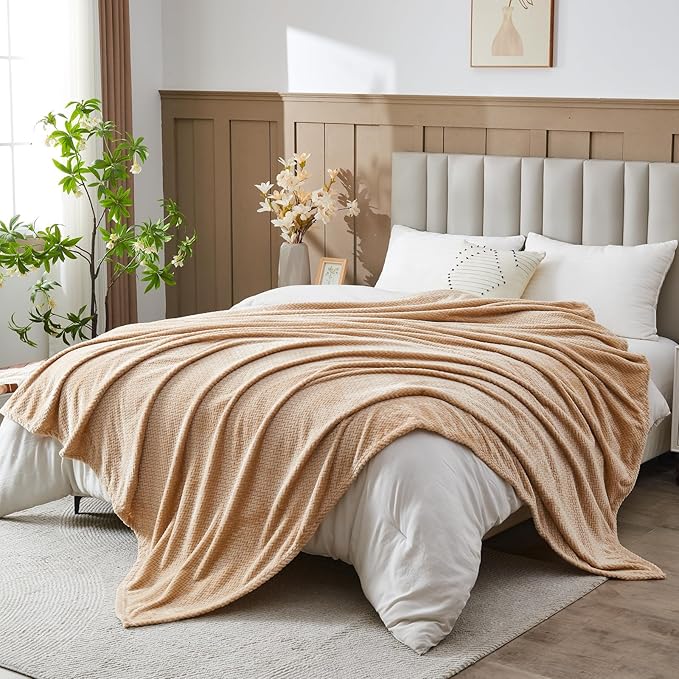 NEWCOSPLAY Fleece Leaves Pattern King Blanket, Brown, 90"x110" | Super Soft Throw Blanket, Lightweight Cozy Bed Sofa Blanket, Premium Silky Flannel Fleece, Travel Blanket for All Season Use