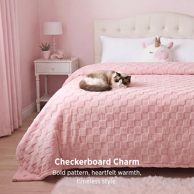 Bedsure GentleSoft Full Size Blankets for Bed - Super Soft Cozy Fleece Blanket, Large Fuzzy Throws for Bedroom Decor, Pink, 84x90 Inches