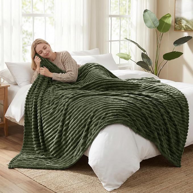 HIMEET Olive Green Queen Blanket for Bed, 300GSM Ribbed Fleece, 90 x 90 in | Ultra Soft Flannel, All-Season Lightweight Warmth, Cozy Bed Coverage & Bedroom Decor, Gift for Men & Women, Machine Washable