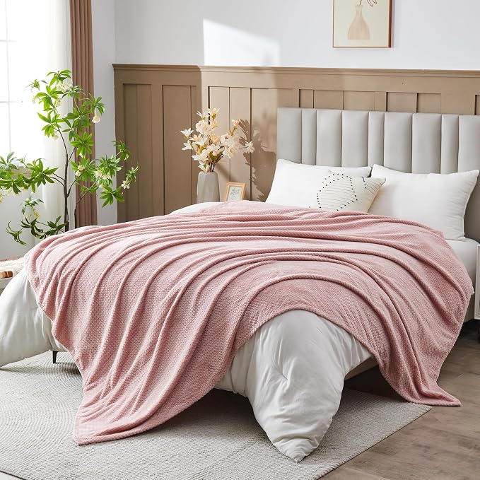 NEWCOSPLAY Fleece Leaves Pattern King Blanket, Dusty Pink, 90"x110" | Super Soft Throw Blanket, Lightweight Cozy Bed Sofa Blanket, Premium Silky Flannel Fleece, Travel Blanket for All Season Use