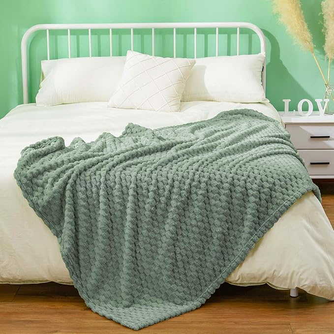 Excervent Hexagon Jacquard Throw Blanket for Kids, 40x50 Inches, Sage Green | Decorative Fuzzy Flannel Fleece Throw Blanket for Sofa, Super Soft Cozy Gifts for Kids & Pets, Suitable for All Seasons