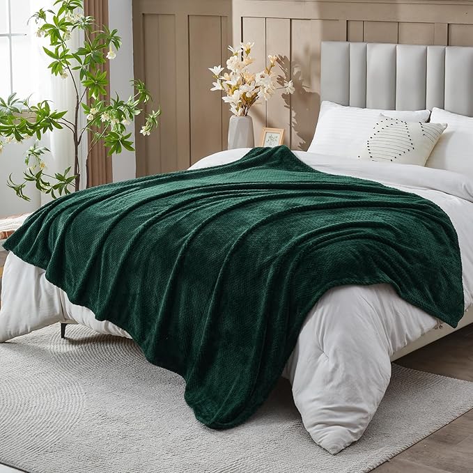 NEWCOSPLAY Fleece Leaves Pattern King Blanket, Forest Green, 90"x110" | Super Soft Throw Blanket, Lightweight Cozy Bed Sofa Blanket, Premium Silky Flannel Fleece, Travel Blanket for All Season Use