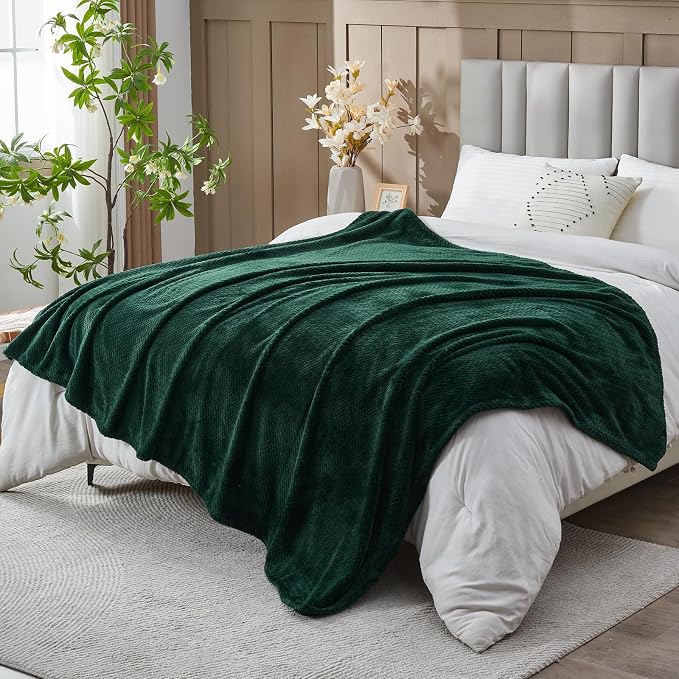NEWCOSPLAY Fleece Leaves Pattern Queen Blanket, Forest Green, 90"x90" | Super Soft Throw Blanket, Lightweight Cozy Bed Sofa Blanket, Premium Silky Flannel Fleece, Travel Blanket for All Season Use