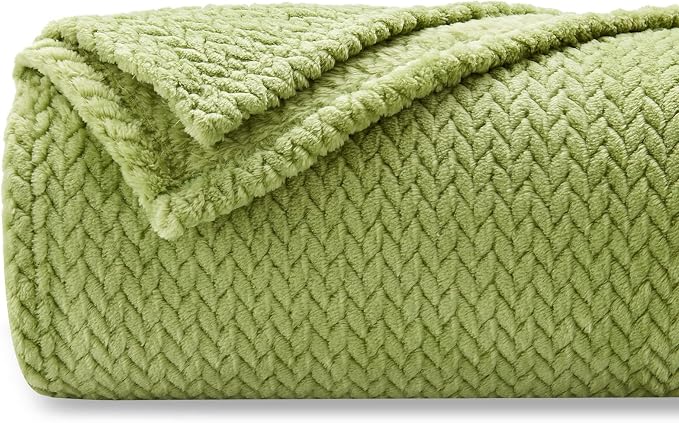 NEWCOSPLAY Fleece Leaves Pattern Queen Blanket, Green, 90"x90" | Super Soft Throw Blanket, Lightweight Cozy Bed Sofa Blanket, Premium Silky Flannel Fleece, Travel Blanket for All Season Use