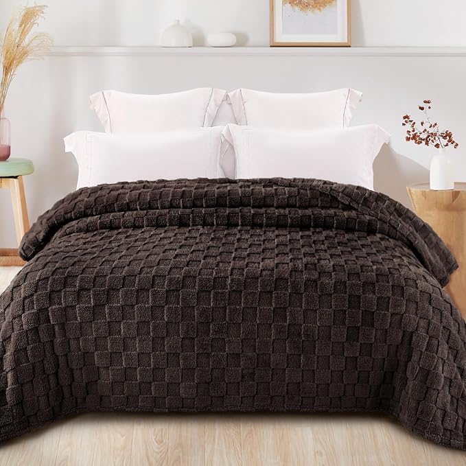 Exclusivo Mezcla 3D Checkered Fleece King Blanket for Bed, Coffee | Super Soft and Cozy Fluffy Blanket, Lightweigh and Breathable Blanket for Living Room, Bedroom, Decor, All Season, 104"x90"
