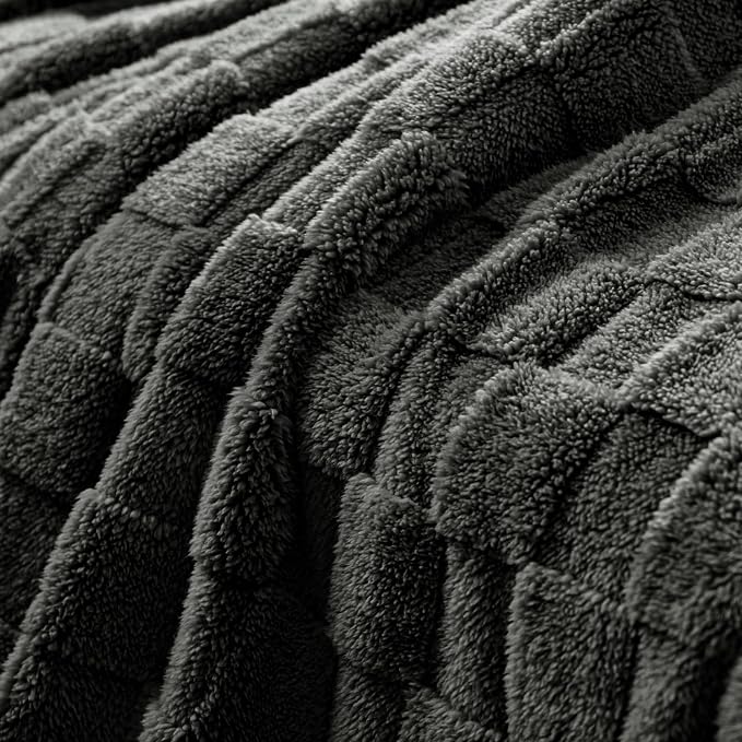 Exclusivo Mezcla 3D Checkered Fleece Throw Blanket for Couch, Dark Grey | Super Soft and Cozy Fluffy Throw, Lightweight and Breathable, Cute Fuzzy Blanket for Sofa, Home Decor, All Season, 50"x60"