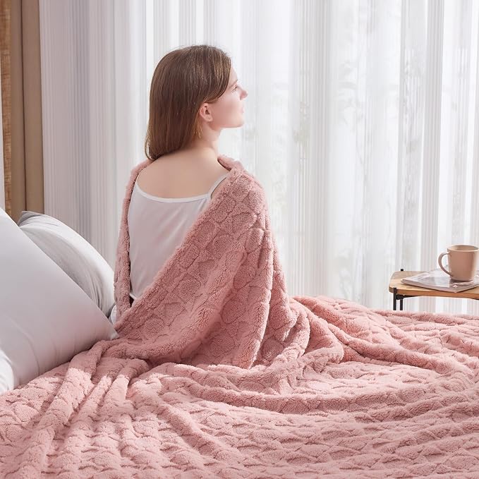 NEWCOSPLAY 3D Heart Checkered Flannel Twin Blanket, Dusty Pink, 60"x80" | Super Soft Cute Lightweight Decorative Premium Silky Fleece Blanket for Couch Sofa Bed, Gift for Women Men, All Season Use