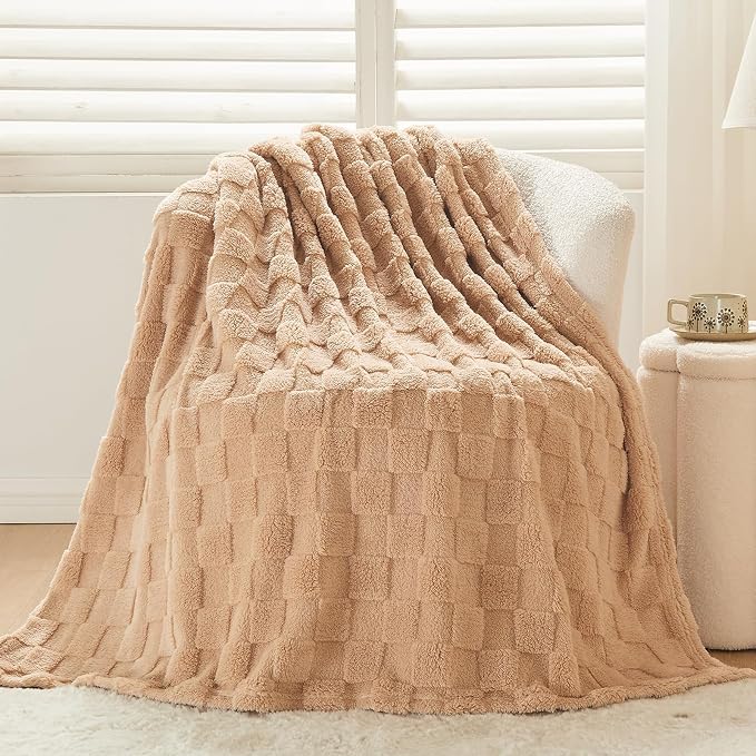 NEWCOSPLAY 3D Checkered Flannel Throw Blanket, Brown Checkered, 50"x70" | Super Soft Cute Lightweight Decorative Premium Silky Fleece Blanket for Couch Sofa Bed, Gift for Women Men, All Season Use