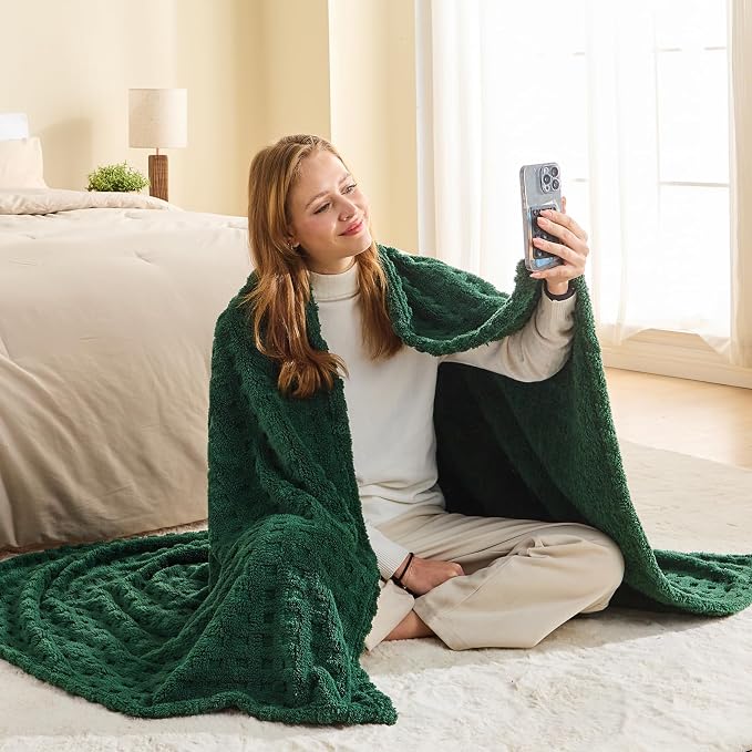 NEWCOSPLAY 3D Waffle Checkered Flannel Twin Blanket, Dark Green, 60"x80" | Super Soft Cute Lightweight Decorative Premium Silky Fleece Blanket for Couch Sofa Bed, Gift for Women Men, All Season Use