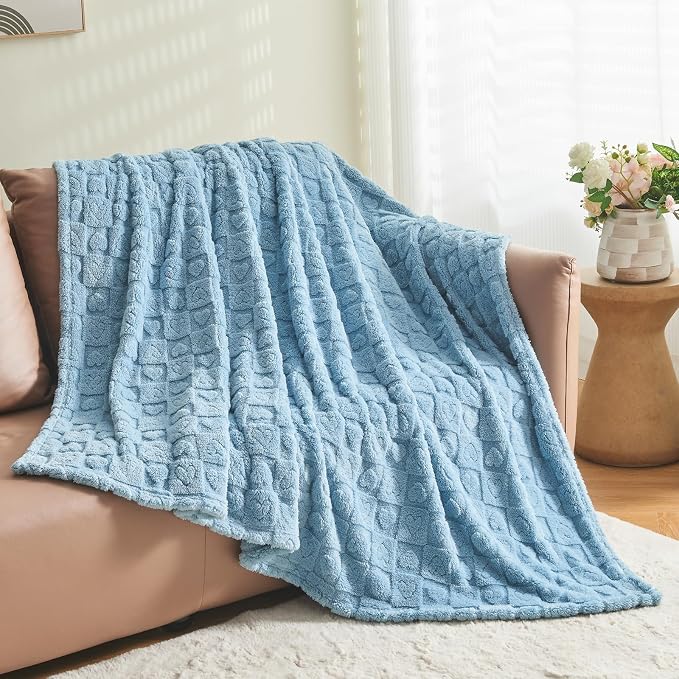 NEWCOSPLAY 3D Heart Checkered Flannel Throw Blanket, Blue Heart, 50"x70" | Super Soft Cute Lightweight Decorative Premium Silky Fleece Blanket for Couch Sofa Bed, Gift for Women Men, All Season Use