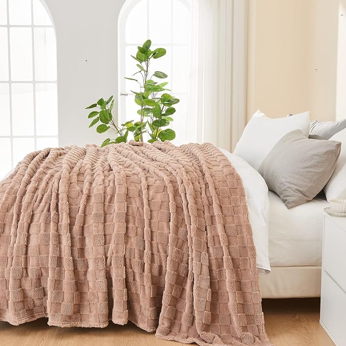 NEWCOSPLAY 3D Checkered Flannel Twin Blanket, Taupe Checkered, 60"x80" | Super Soft Cute Lightweight Decorative Premium Silky Fleece Blanket for Couch Sofa Bed, Gift for Women Men, All Season Use