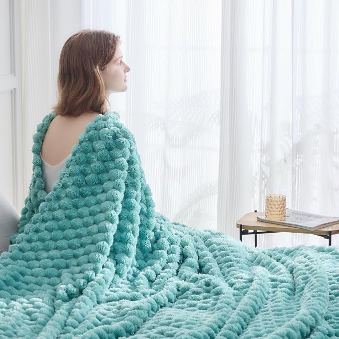 NEWCOSPLAY Fleece Clouds Cozy King Blanket for Couch, Sage Green, 90"x110" | Premium Silky Flannel Blanket, Soft Lightweight Fluffy Throw Blanket for Bed Sofa Decor, Gift for All Season Use