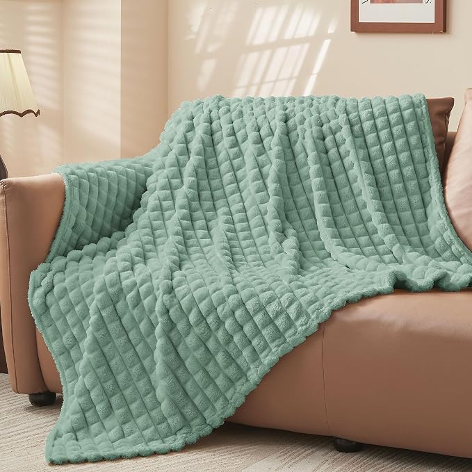 BEDELITE 3D Checked Sage Green Fleece Throw Blanket for Couch, 50x70 Inch | Soft Warm Fuzzy Fluffy Blanket for Bed Sofa, Lightweight Plush Cozy Blankets for Home Room Decor, Gift for Women, All Season