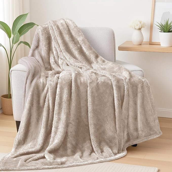 Exclusivo Mezcla Fuzzy Large Fleece Throw Blanket for Couch, Camel | 50x70 Inches, Super Soft and Cozy Throw, Plush Fluffy Blanket for Sofa, Bed, Bedroom, Home Decor, All Season