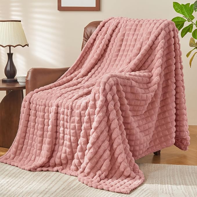 BEDELITE Dusty Pink Checked Fleece Twin Throw Blanket for Bed, 60x80 Inch | Soft Warm Fuzzy Fluffy Blanket for Couch Sofa, Lightweight Plush Cozy Throws for Home Room Decor, Gift for Women, All Season