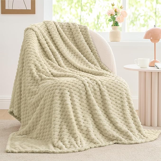 BEDELITE Almond Throw Blanket for Couch, Soft Cozy Gifts for Women, 50 * 60 | 3D Jacquard Decorative Fleece Blanket, Super Soft Plush Throws, Cute Birthday Gift for Women & Men, Suitable for All Seasons