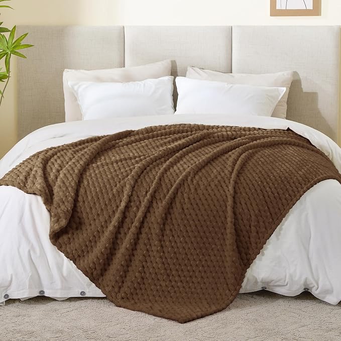 BEDELITE Brown Twin Blanket for Couch, Soft Cozy Gifts for Women, 60 * 80 | 3D Jacquard Decorative Fleece Blanket, Super Soft Plush Throws, Cute Birthday Gift for Women & Men, Suitable for All Seasons