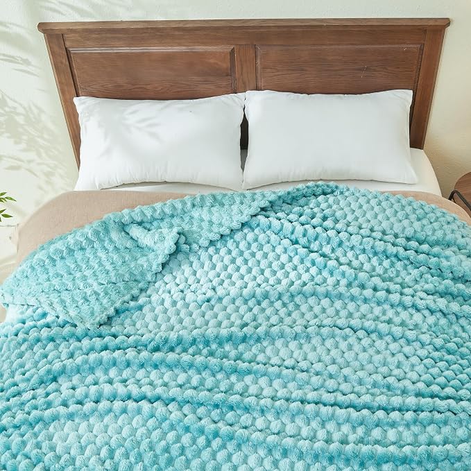 NEWCOSPLAY Fleece Clouds Cozy King Blanket for Couch, Sage Green, 90"x110" | Premium Silky Flannel Blanket, Soft Lightweight Fluffy Throw Blanket for Bed Sofa Decor, Gift for All Season Use