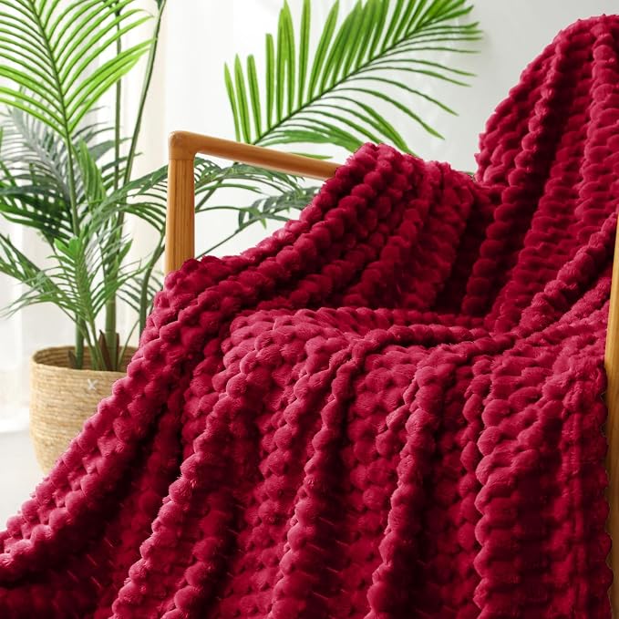 Exclusivo Mezcla 3D Fleece King Size Blanket for Bed, Deep Red | Extra Soft Fuzzy Plush Lightweight Bed Blankets, Cozy Fluffy Decorative Blankets for All Seasons, 90x104 Inches