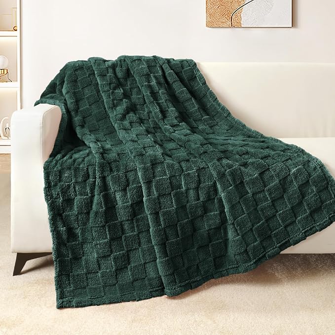 Exclusivo Mezcla 3D Checkered Fleece Throw Blanket for Couch, Green | Super Soft and Cozy Fluffy Throw, Lightweight and Breathable, Cute Fuzzy Blanket for Sofa, Home Decor, All Season, 50"x60"