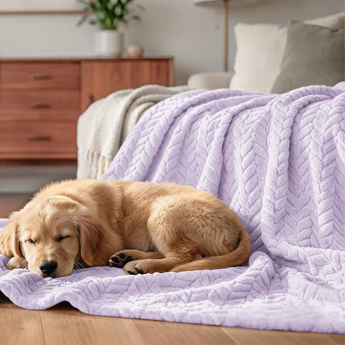 Exclusivo Mezcla Soft Fleece Bed Blanket Twin Size, 90”x66”, Lilac Purple | Cozy Fluffy Lightweight Blankets for Summer, Decorative Plush Flannel Throws for Living room, Bedroom with Leaves Pattern