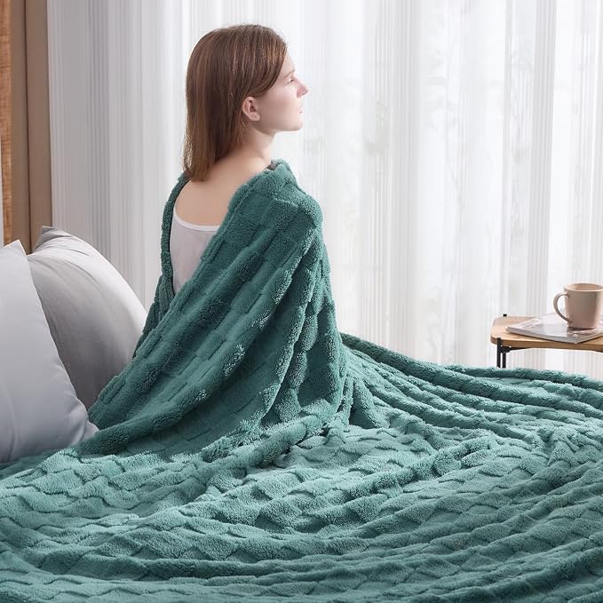 NEWCOSPLAY 3D Checkered Flannel Queen Blanket, Light Teal, 90"x90" | Super Soft Cute Lightweight Decorative Premium Silky Fleece Blanket for Couch Sofa Bed, Gift for Women Men, All Season Use