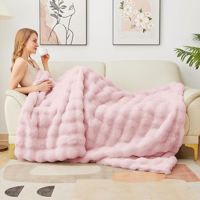 Latepis Pink Faux Fur Throw Blanket for Couch Bubble Cute Soft Warm Comforter Thick Furry Blanket for Sofa Bedroom Cozy Blankets for Women Gift Luxury Blanket for All Seasons 50''x60'', 860gsm