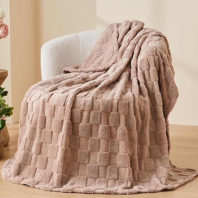 NEWCOSPLAY 3D Checkered Flannel Twin Blanket, Taupe Checkered, 60"x80" | Super Soft Cute Lightweight Decorative Premium Silky Fleece Blanket for Couch Sofa Bed, Gift for Women Men, All Season Use