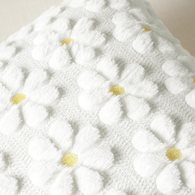 Softalker Spring Summer Decorative Pillow Covers 18 x 18 Inch Set of 2,Outdoor Farmhouse Floral Daisy Soft Faux Fur Cushion Covers, 3D Pillow Cases for Bedroom Living Couch Sofa Home Decor, White