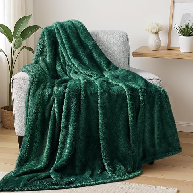 Exclusivo Mezcla Fuzzy Large Fleece Throw Blanket for Couch, Forest Green | 50x70 Inches, Super Soft and Cozy Throw, Plush Fluffy Blanket for Sofa, Bed, Bedroom, Home Decor, All Season