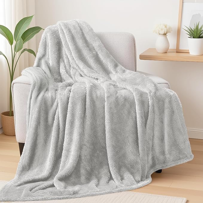 Exclusivo Mezcla Fuzzy Large Fleece Throw Blanket for Couch, Light Grey | 50x70 Inches, Super Soft and Cozy Throw, Plush Fluffy Blanket for Sofa, Bed, Bedroom, Home Decor, All Season
