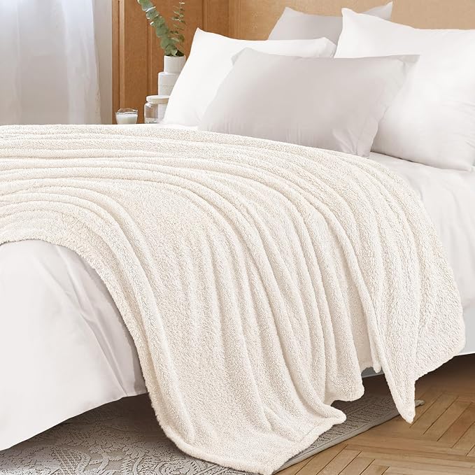 Exclusivo Mezcla Fleece Twin Size Blanket for Couch and Bed, 60" x 80" | Super Soft and Cozy Fluffy Blanket for Women, Lightweight and Fuzzy Blanket for Teens Back to School, All Season, White