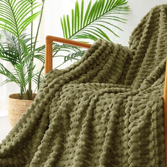 Exclusivo Mezcla 3D Fleece Queen Size Blanket for Bed, Olive Green | Extra Soft Fuzzy Plush Lightweight Bed Blankets, Cozy Fluffy Decorative Blankets for All Seasons, 90x90 Inches