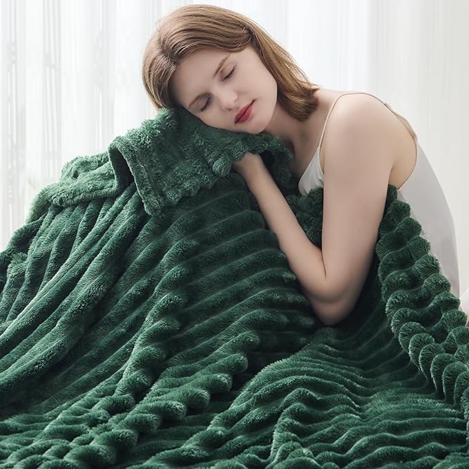 NEWCOSPLAY Fleece Ribbed Cozy Queen Blanket for Couch, Dark Green, 90"x90" | Premium Silky Flannel Blanket, Soft Lightweight Fluffy Throw Blanket for Bed Sofa Decor, Gift for All Season Use