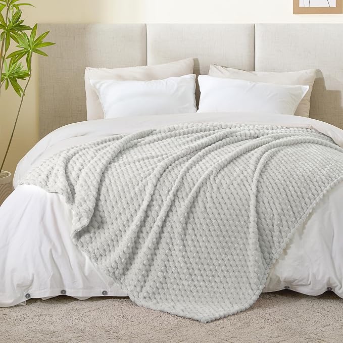 BEDELITE Light Grey Twin Blanket for Couch, Soft Cozy Gift for Women, 60*80 | 3D Jacquard Decorative Fleece Blanket, Super Soft Plush Throws, Cute Birthday Gift for Women & Men, Suitable for All Seasons