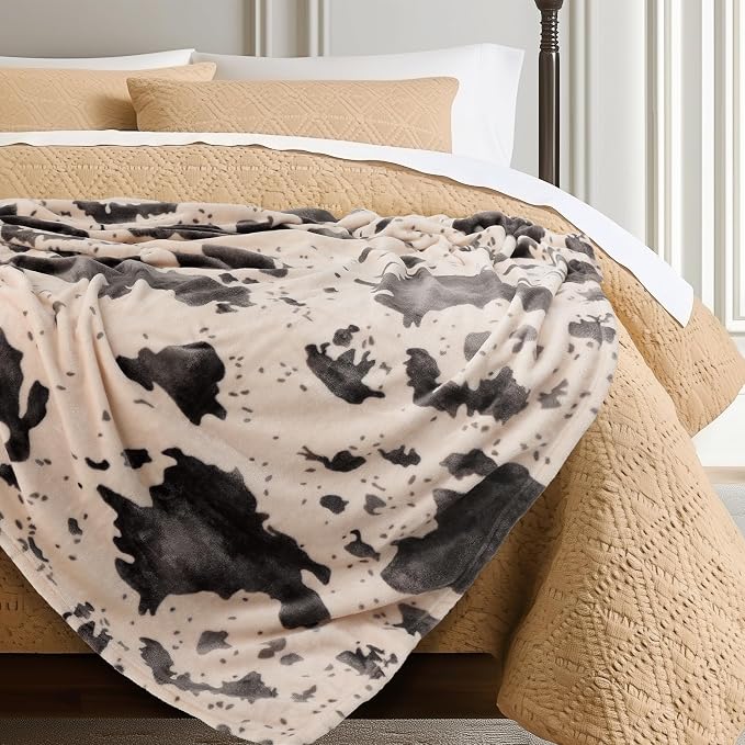 Cow Print Blanket Ultra Soft Flannel Throw Blanket for Couch Bed, Cute Cozy Lightweight All-Season Fleece Blanket, Gift for Women & Girls, 50×60 Inches Pink