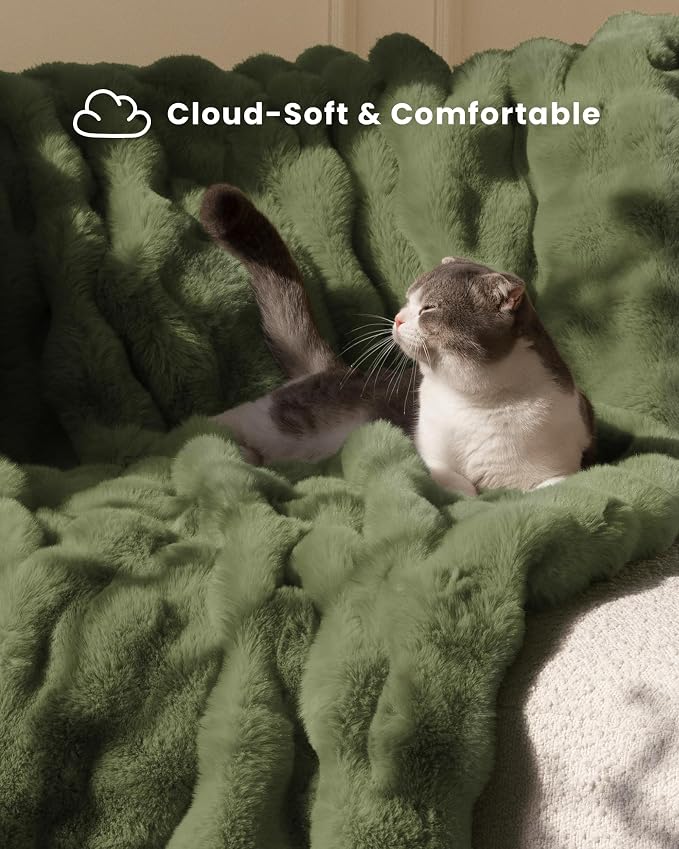 Ultra Soft Cozy Faux Fur Throw Blanket, Fuzzy Plush Thick Bubble Blanket, Oversize Luxury Fluffy Blanket for Couch, Sofa, Bedroom, and Living Room,50x60 Inches,Green