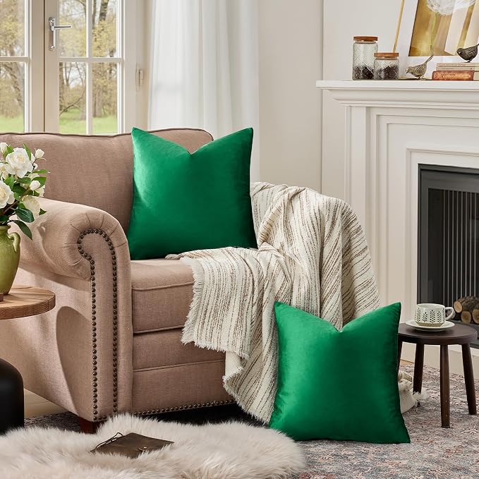 GIGIZAZA Green Velvet Pillow Covers 18x18 Decorative Pillows Pack of 2 | Throw Pillows for Couch Sofa,280gsm Soft Textured Fabric,Modern Square Pillowcases,Luxury Cushion Covers