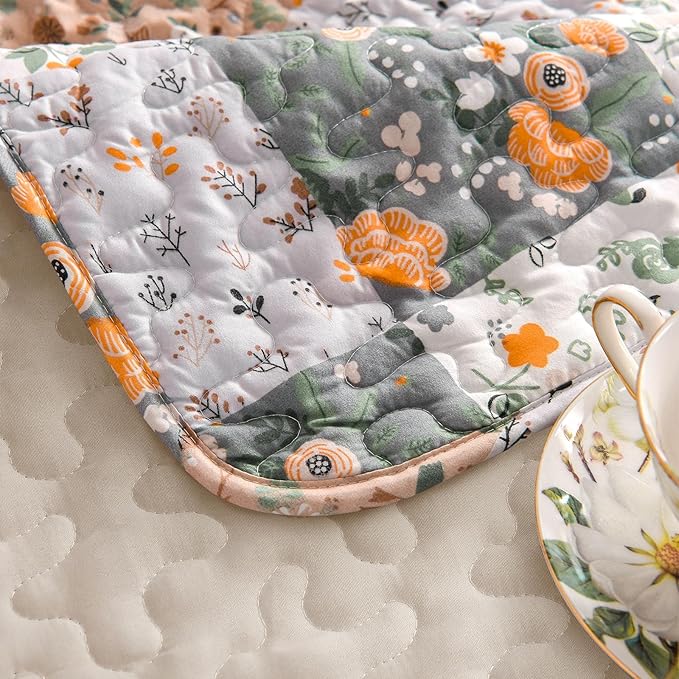 Exclusivo Mezcla Reversible Boho Quilted Throw Blanket, 50"x 60" | Lightweight Summer Quilt Throw, Designed for Bed/ Couch/ Sofa, Camel Patchwork Pattern