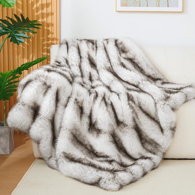Luxury 1000GSM Faux Fur Throw Blanket, Super Thick Warm Cozy Heavy Blankets for Couch Bed Sofa, Plush Fuzzy Elegant Winter Reversible Mink Blanket for Living Room Bedroom 50''x60'', Black