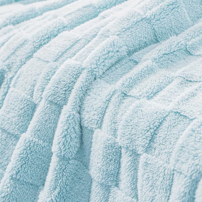 Exclusivo Mezcla 3D Checkered Fleece Twin Blanket for Bed, LCE Blue | Super Soft and Cozy Fluffy Bed Blanket, Cute Fuzzy Blanket for Teens Back to School, Dorm Essentials, All Season, 60"x80"