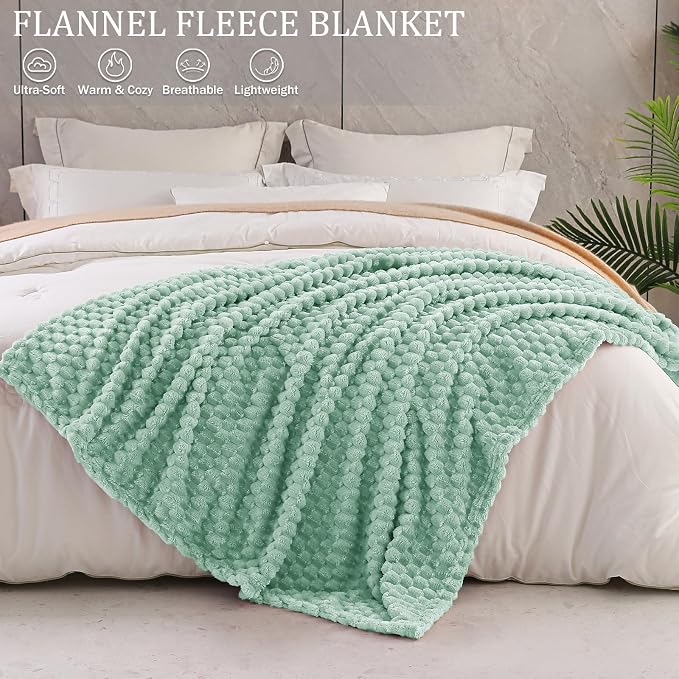 Exclusivo Mezcla 3D Fleece King Size Blanket for Bed, Sage Green | Extra Soft Fuzzy Plush Lightweight Bed Blankets, Cozy Fluffy Decorative Blankets for All Seasons, 90x104 Inches