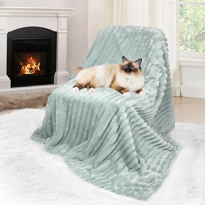 Waterproof Pet Blanket for Large Dogs & Cats - Reversible Calming Plush, Washable Furniture Cover for Couch, Bed, Car Seat, Blocks Leaks, Stains & Pet Fur (Green, 30"x40")