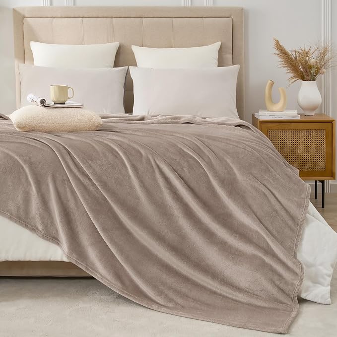 Hansleep Throw XL Mocha Brown Fleece Blanket, Soft Flannel Bed Blanket | Fuzzy Cozy Blanket 50x70 Inches, Multi-use for Bed, Sofa, Couch, Travel, Camping, All Season Warm Lightweight Cover