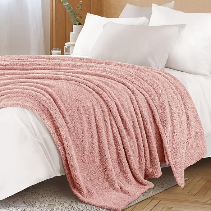 Exclusivo Mezcla Fleece Twin Size Blanket for Couch and Bed, 60" x 80" | Super Soft and Cozy Fluffy Blanket for Women, Lightweight and Fuzzy Blanket for Teens Back to School, All Season, Pink