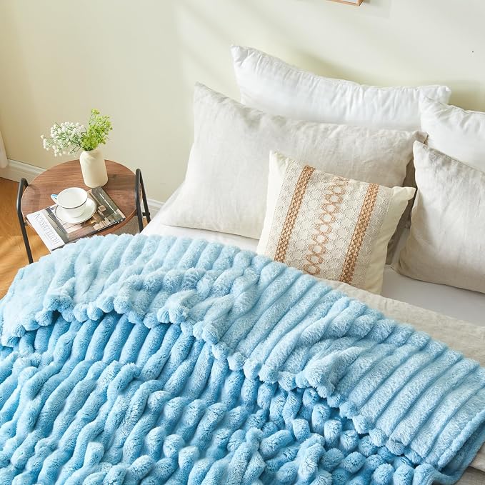NEWCOSPLAY Fleece Ribbed Cozy King Blanket for Couch, Blue, 90"x110" | Premium Silky Flannel Blanket, Soft Lightweight Fluffy Throw Blanket for Bed Sofa Decor, Gift for All Season Use